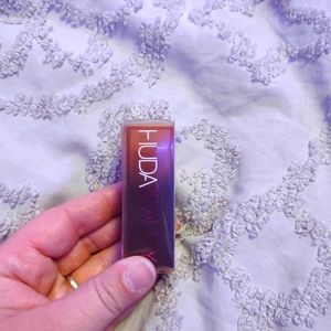 Huda beauty lipstick